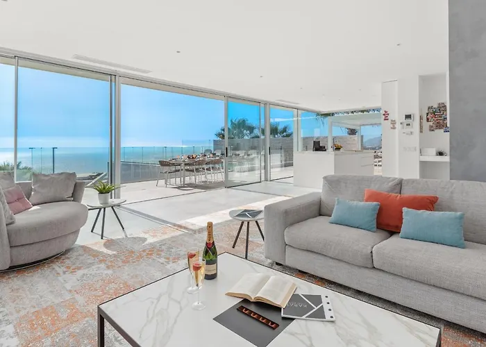 Villa Karat Zambrano - Includes Golf Cart