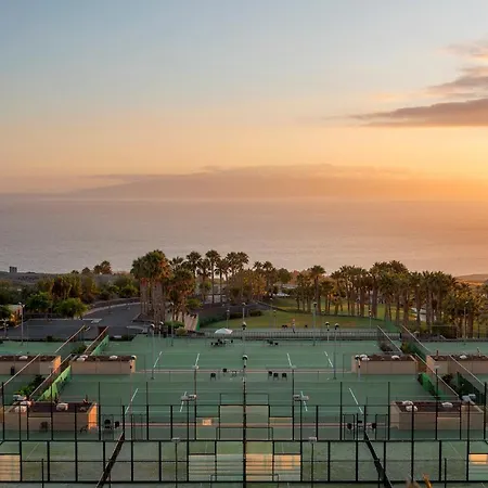 Vila Karat Zambrano - Includes Golf Cart *