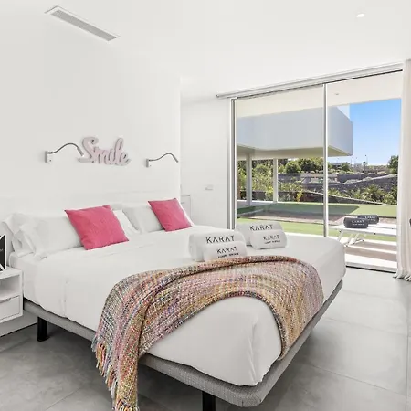 Karat Zambrano - Includes Golf Cart Гиа-де-Исора