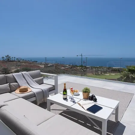 Karat Zambrano - Includes Golf Cart Гиа-де-Исора